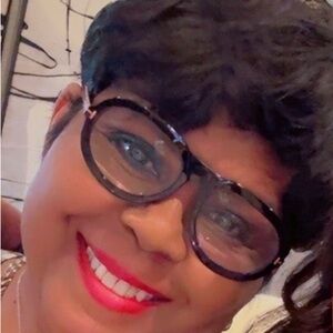 Meet your Posher, Shelia